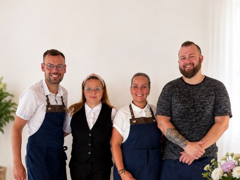 Das nächste Treffen findet bereits am 15. August ab 13:00 Uhr statt, und Sie können sich wieder auf ein außergewöhnliches Vier-Gänge-Menü, eine angenehme Atmosphäre und einen Service freuen, der das gesamte Erlebnis abrundet.